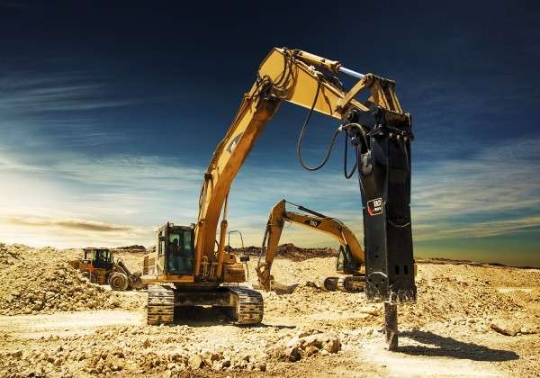 Retroexcavadora con martillo hidráulico